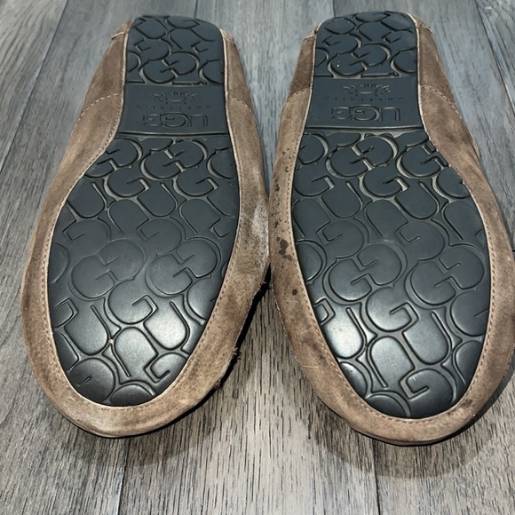 Mens Ugg Australia suede loafers/slippers - Picture 6 of 12